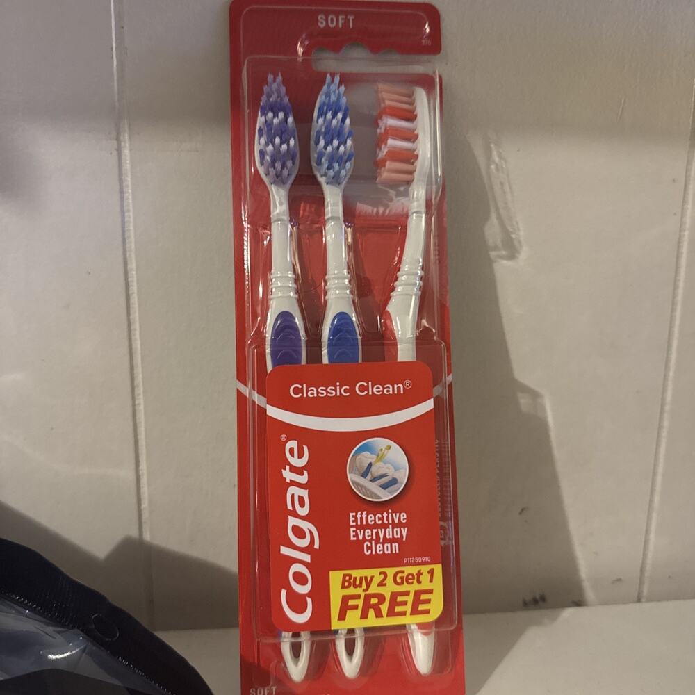 NEW Colgate 3 Pack Soft Brush Toothbrushes